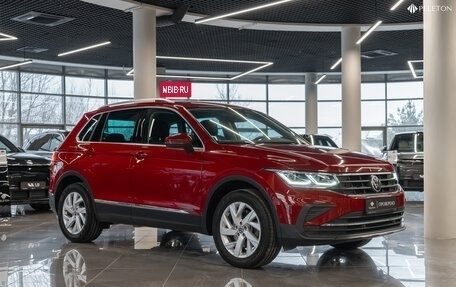 Volkswagen Tiguan II, 2021 год, 3 090 000 рублей, 2 фотография