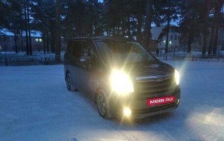 Toyota Noah III, 2007 год, 1 180 000 рублей, 5 фотография