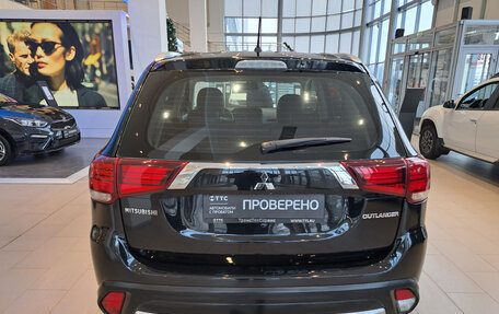 Mitsubishi Outlander III рестайлинг 3, 2015 год, 1 557 000 рублей, 10 фотография