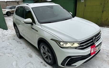 Volkswagen Tiguan II, 2021 год, 4 499 000 рублей, 3 фотография