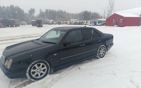 Mercedes-Benz E-Класс, 1998 год, 380 000 рублей, 2 фотография