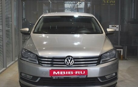 Volkswagen Passat B7, 2013 год, 1 059 000 рублей, 2 фотография