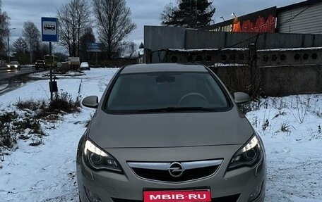 Opel Astra J, 2010 год, 700 000 рублей, 1 фотография