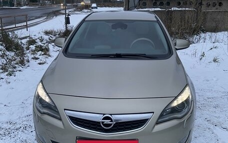 Opel Astra J, 2010 год, 700 000 рублей, 2 фотография