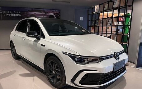 Volkswagen Golf VIII, 2023 год, 2 390 000 рублей, 2 фотография