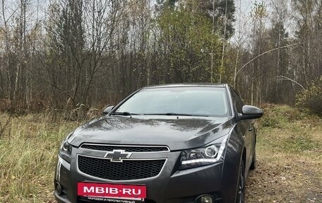 Chevrolet Cruze II, 2009 год, 700 000 рублей, 3 фотография