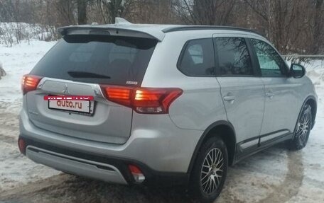 Mitsubishi Outlander III рестайлинг 3, 2022 год, 2 999 000 рублей, 3 фотография