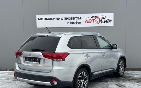 Mitsubishi Outlander III рестайлинг 3, 2015 год, 1 690 000 рублей, 6 фотография