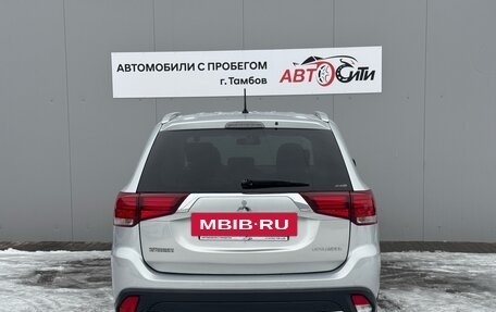 Mitsubishi Outlander III рестайлинг 3, 2015 год, 1 690 000 рублей, 7 фотография