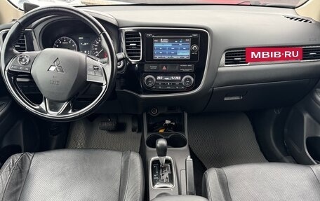 Mitsubishi Outlander III рестайлинг 3, 2015 год, 1 690 000 рублей, 11 фотография