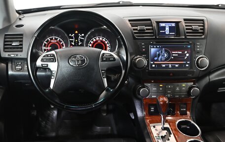 Toyota Highlander III, 2011 год, 2 330 000 рублей, 17 фотография