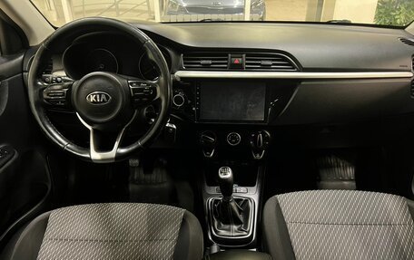 KIA Rio IV, 2017 год, 1 370 000 рублей, 8 фотография