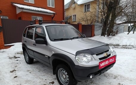 Chevrolet Niva I рестайлинг, 2013 год, 735 000 рублей, 3 фотография