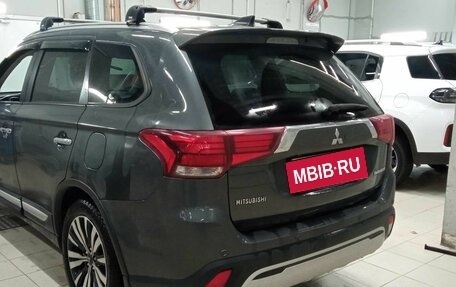 Mitsubishi Outlander III рестайлинг 3, 2019 год, 2 280 000 рублей, 4 фотография