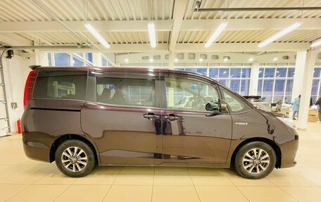 Toyota Noah III, 2014 год, 2 399 000 рублей, 7 фотография