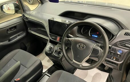 Toyota Noah III, 2014 год, 2 399 000 рублей, 11 фотография