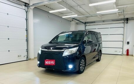 Toyota Noah III, 2014 год, 2 399 000 рублей, 2 фотография