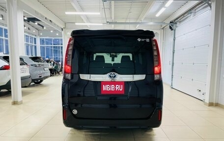 Toyota Noah III, 2014 год, 2 399 000 рублей, 5 фотография