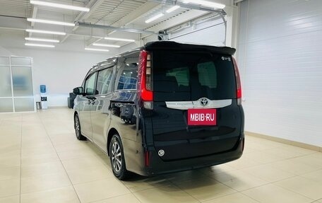 Toyota Noah III, 2014 год, 2 399 000 рублей, 4 фотография