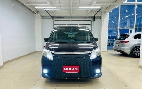 Toyota Noah III, 2014 год, 2 399 000 рублей, 9 фотография