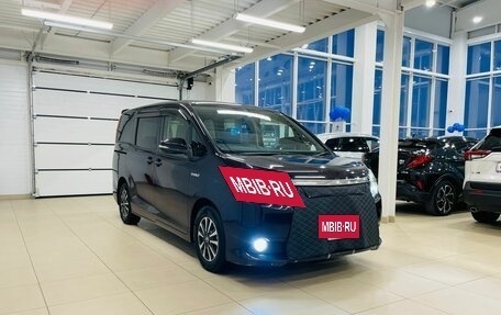 Toyota Noah III, 2014 год, 2 399 000 рублей, 8 фотография