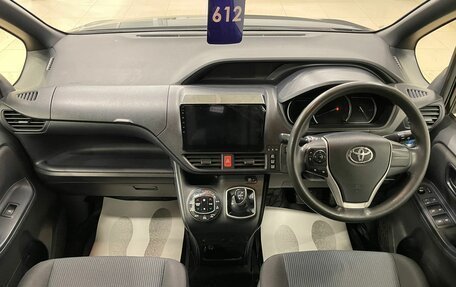 Toyota Noah III, 2014 год, 2 399 000 рублей, 16 фотография