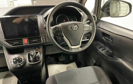 Toyota Noah III, 2014 год, 2 399 000 рублей, 15 фотография