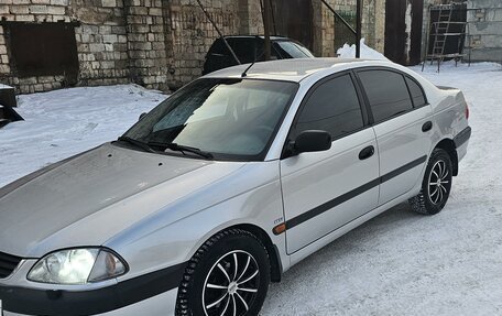 Toyota Avensis III рестайлинг, 2002 год, 490 000 рублей, 1 фотография