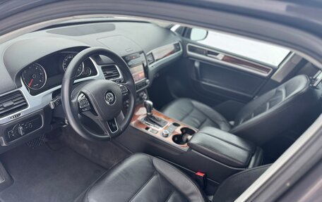 Volkswagen Touareg III, 2011 год, 2 490 000 рублей, 13 фотография