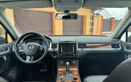 Volkswagen Touareg III, 2011 год, 2 490 000 рублей, 21 фотография