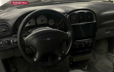 Chrysler Town & Country IV, 2005 год, 650 000 рублей, 16 фотография