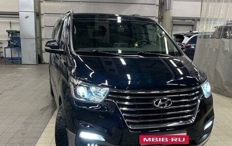 Hyundai Grand Starex Grand Starex I рестайлинг 2, 2019 год, 4 380 000 рублей, 10 фотография