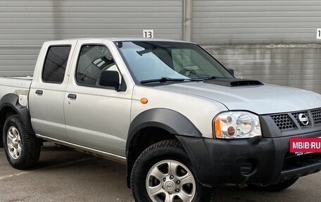 Nissan NP300, 2011 год, 1 109 000 рублей, 3 фотография