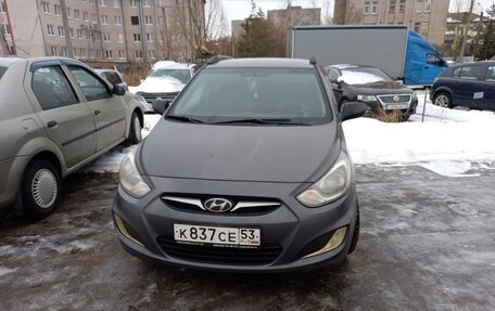 Hyundai Solaris II рестайлинг, 2013 год, 500 000 рублей, 1 фотография