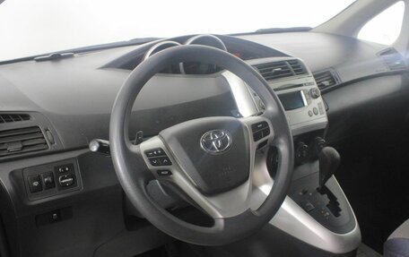 Toyota Verso I, 2011 год, 1 490 000 рублей, 13 фотография