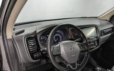 Mitsubishi Outlander III рестайлинг 3, 2018 год, 2 090 000 рублей, 13 фотография