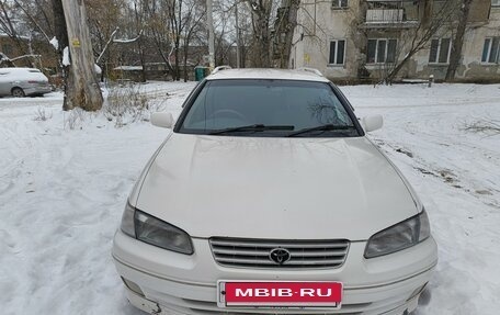 Toyota Camry, 1997 год, 450 000 рублей, 2 фотография