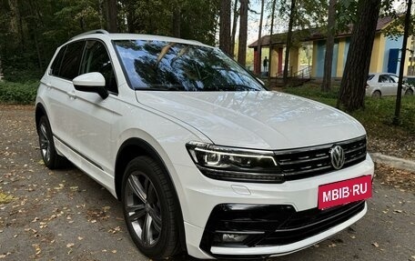 Volkswagen Tiguan II, 2018 год, 3 100 000 рублей, 3 фотография