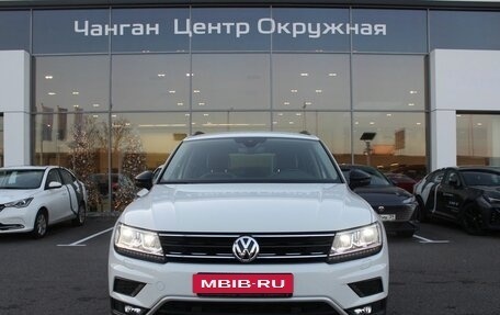 Volkswagen Tiguan II, 2018 год, 2 656 700 рублей, 2 фотография