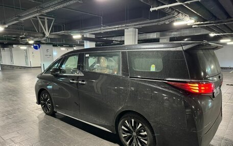 Toyota Alphard, 2024 год, 16 800 000 рублей, 5 фотография