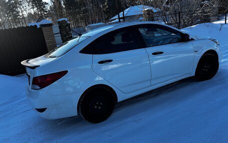 Hyundai Solaris II рестайлинг, 2012 год, 740 000 рублей, 3 фотография