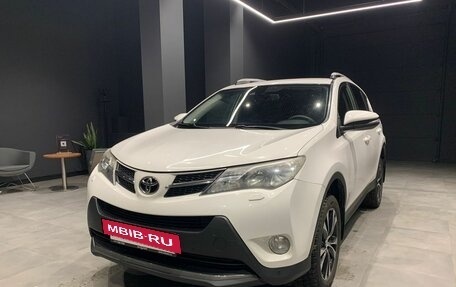 Toyota RAV4, 2015 год, 2 650 000 рублей, 2 фотография