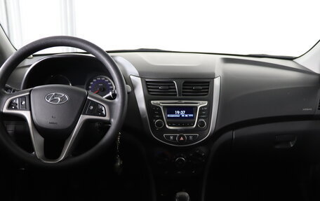 Hyundai Solaris II рестайлинг, 2015 год, 999 990 рублей, 13 фотография