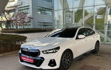 BMW 5 серия, 2024 год, 6 800 000 рублей, 2 фотография