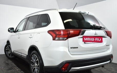 Mitsubishi Outlander III рестайлинг 3, 2016 год, 1 899 000 рублей, 6 фотография