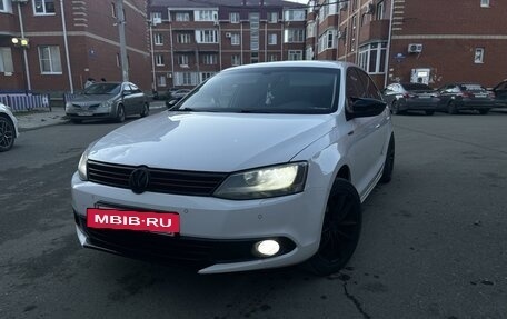 Volkswagen Jetta VI, 2012 год, 1 240 000 рублей, 2 фотография