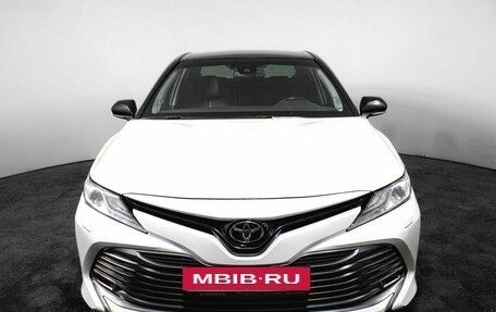 Toyota Camry, 2020 год, 3 090 000 рублей, 2 фотография