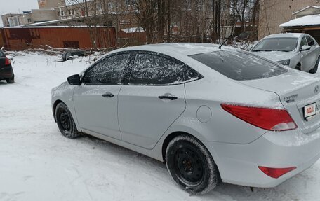 Hyundai Solaris II рестайлинг, 2015 год, 900 000 рублей, 4 фотография