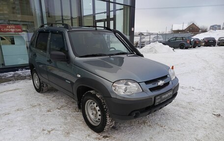 Chevrolet Niva I рестайлинг, 2015 год, 648 000 рублей, 3 фотография