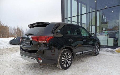 Mitsubishi Outlander III рестайлинг 3, 2020 год, 2 941 000 рублей, 6 фотография